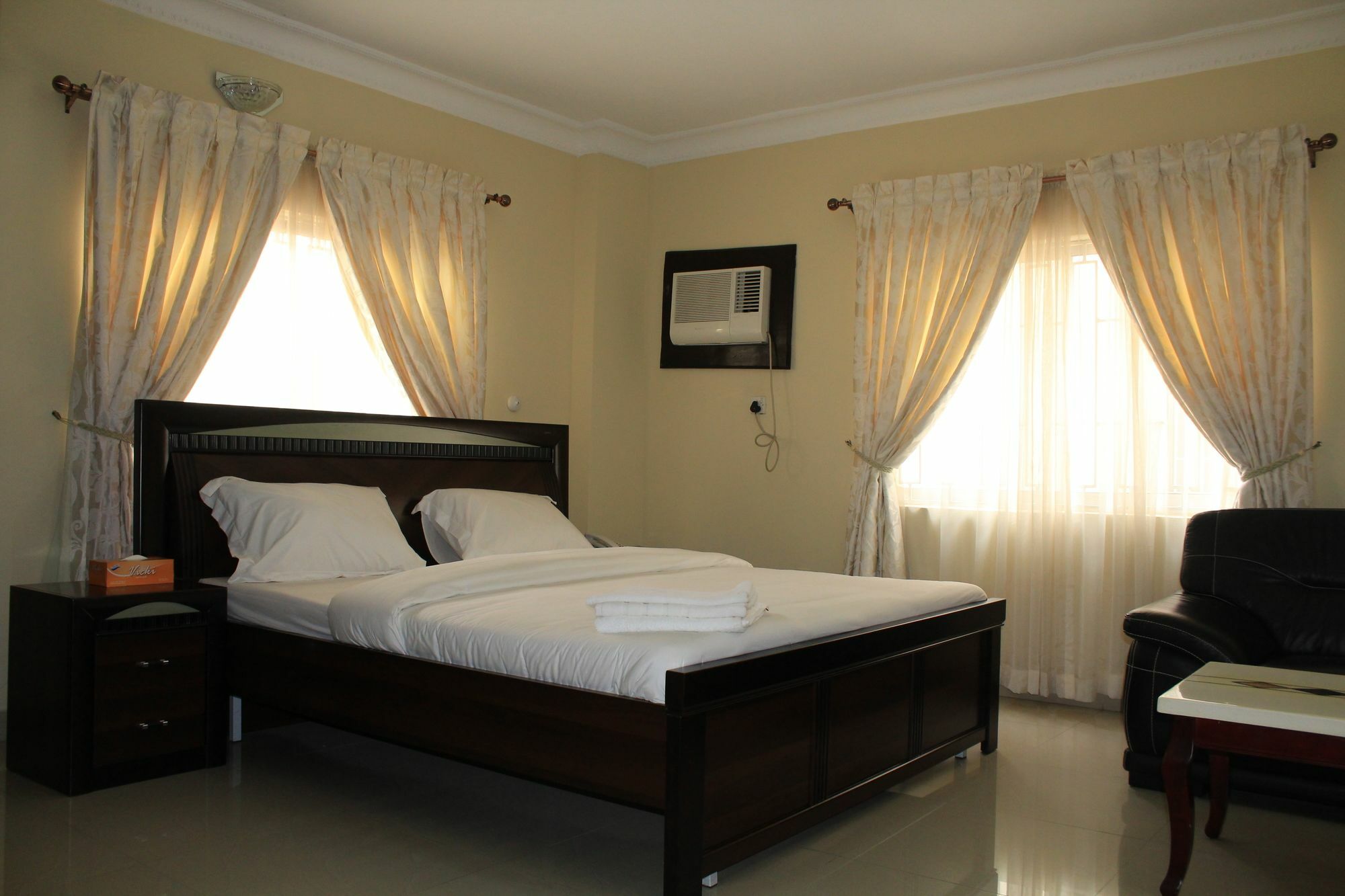 The Habitat Suites International Lagos Kültér fotó